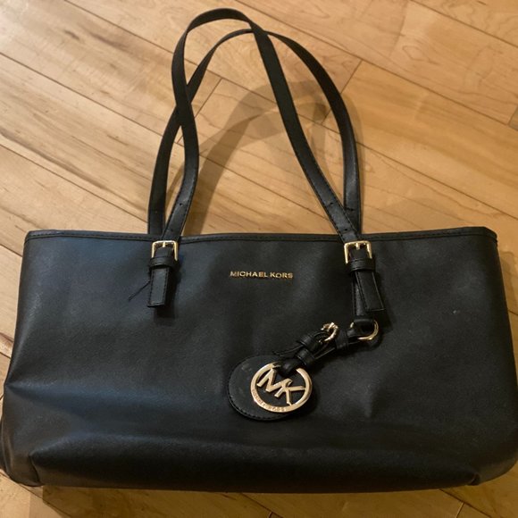 2 Michael Kors bags (black and brown) - Picture 2 of 5